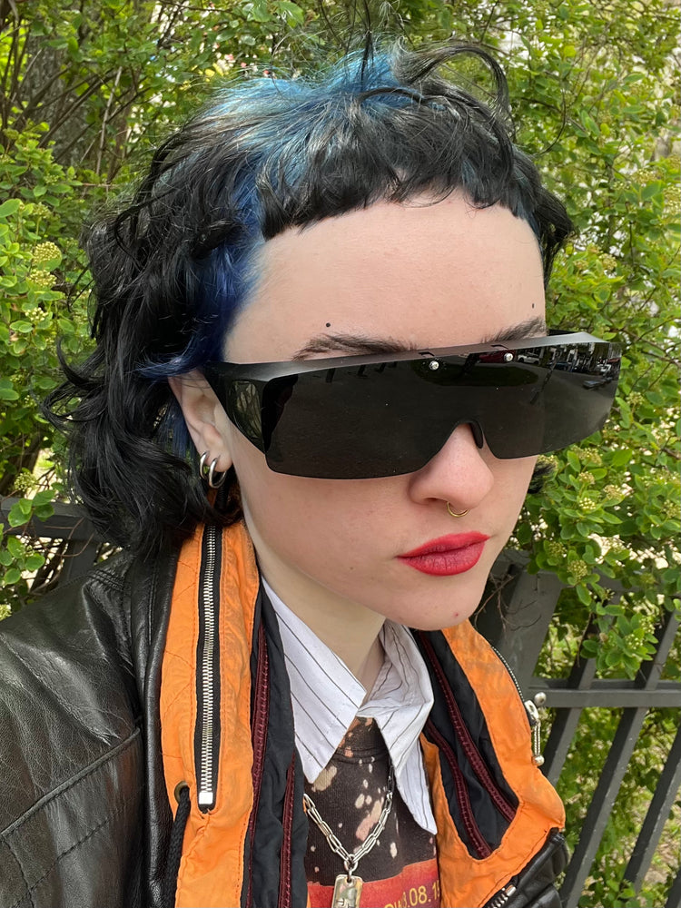 BLACK SUNGLASSES