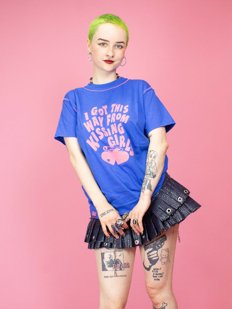 BLACK SHEEP BONES KISSING GIRLS TEE BLUE STITCHED