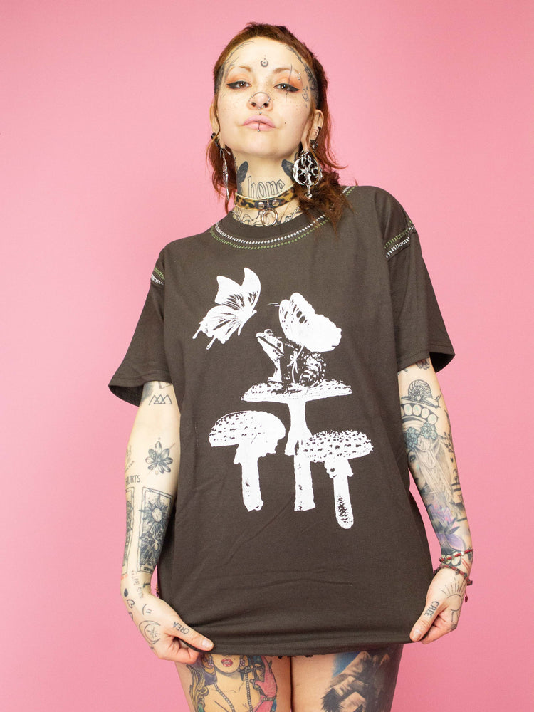 BLACK SHEEP BONES STRANGE LOVE BROWN TEE STITCHED