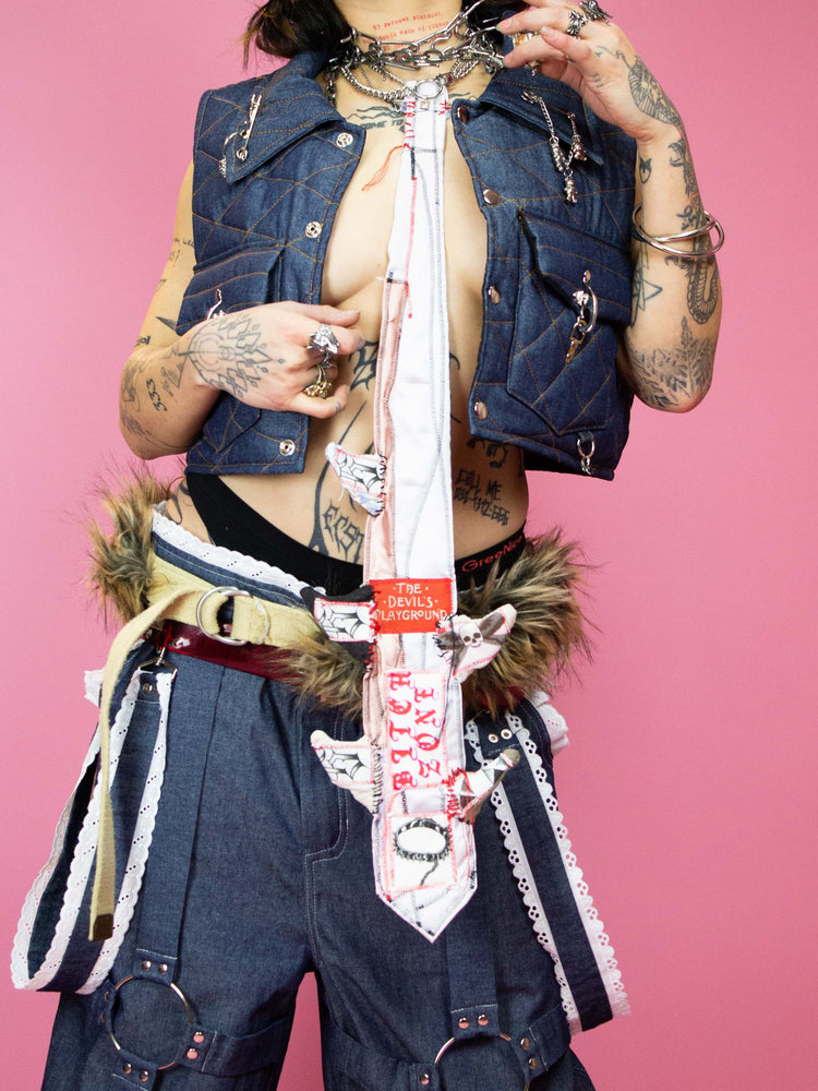 LU LA LOOP BITCH ZONE TIE – Coexist Berlin