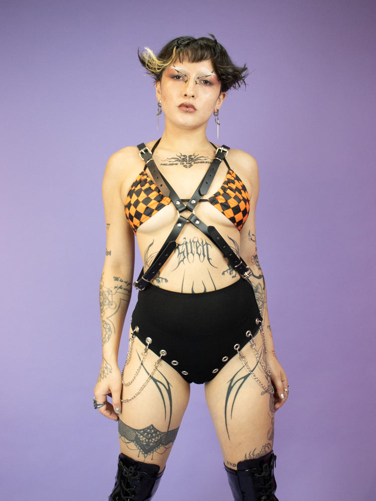
            
                Load image into Gallery viewer, FUNK PLUS SLIM BLACK CROSS HARNESS FH149
            
        