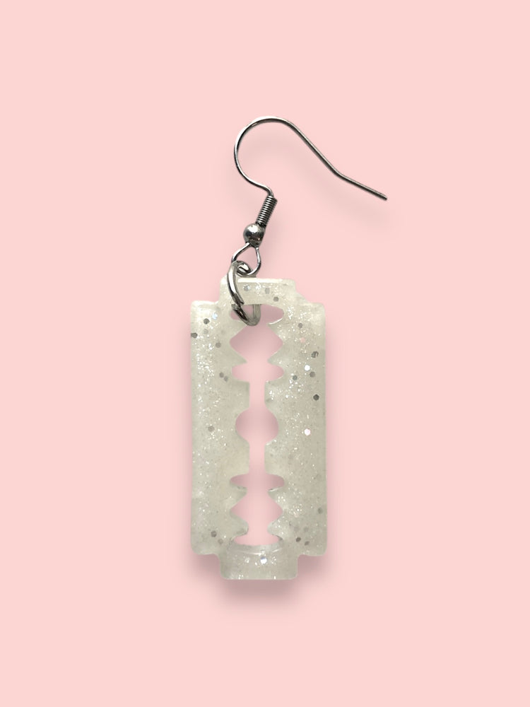 RAZOR BLADE GLITTER EARRING WHITE