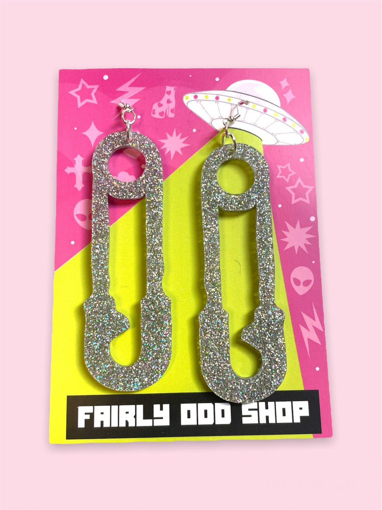 
            
                Load image into Gallery viewer, FAIRLY ODD SHOP ACRYLIC EARRINGS SAFETY PIN BIG
            
        