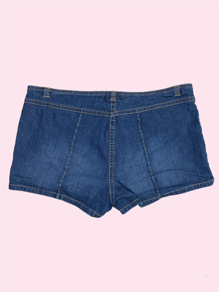 
            
                Load image into Gallery viewer, SECONDHAND CLOCKHOUSE JEANS SHORTS
            
        