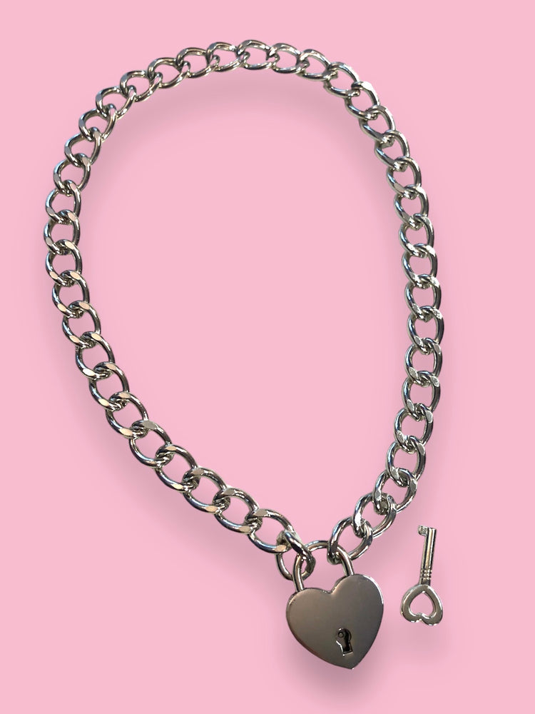 
            
                Load image into Gallery viewer, HEART LOCK NECKLACE
            
        