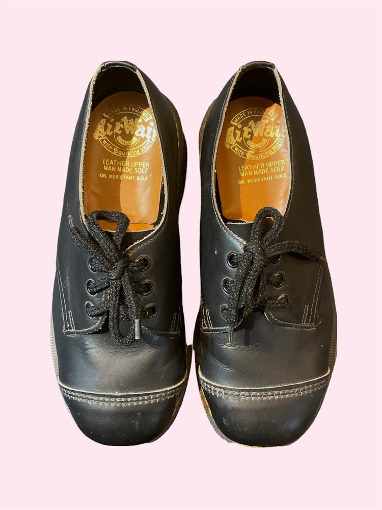 
            
                Load image into Gallery viewer, SECOND HAND LOW STEEL CAP DOC MARTENS
            
        