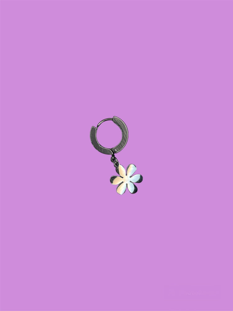 
            
                Load image into Gallery viewer, SMALL HOOP FLOWER EARRING
            
        