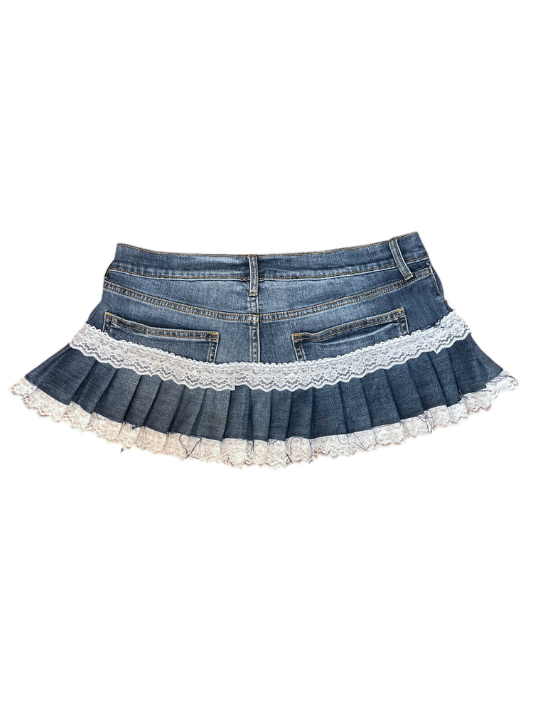 
            
                Bild in den Galerie-Viewer laden,INDYANNA UPCYCLED SKIRT LACE BOW
            
        