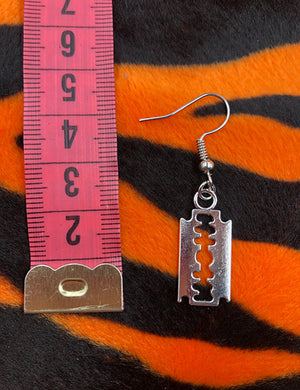 RAZORBLADE EARRING