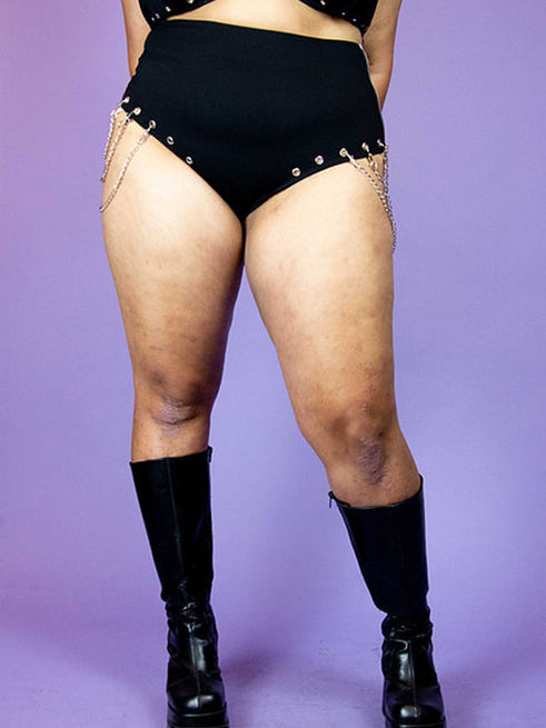 
            
                Load image into Gallery viewer, INDYANNA EYELET SHORTS + CHAINS
            
        