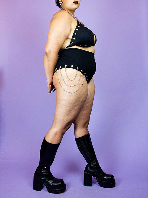 
            
                Load image into Gallery viewer, INDYANNA EYELET SHORTS + CHAINS
            
        