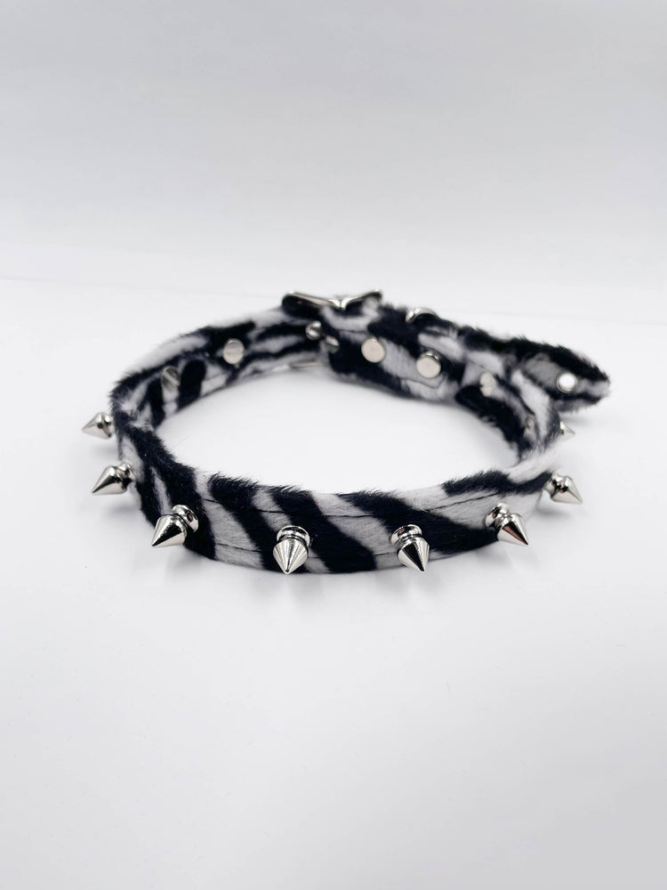 FUNK PLUS ZEBRA SPIKE CHOKER