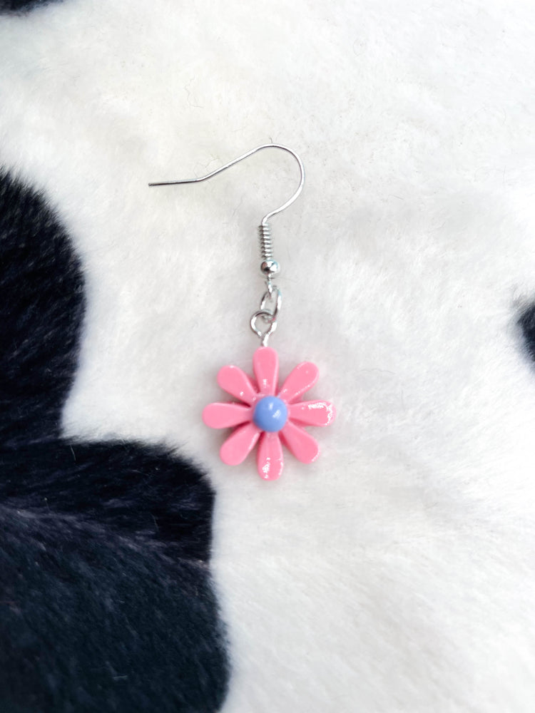 
            
                Load image into Gallery viewer, FLOWER EARRING
            
        