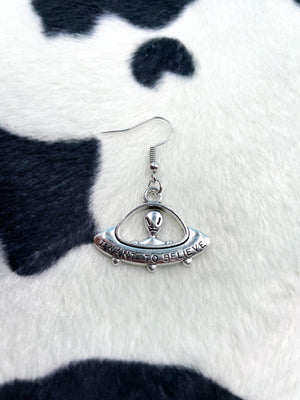 ALIEN EARRING ON HOOK