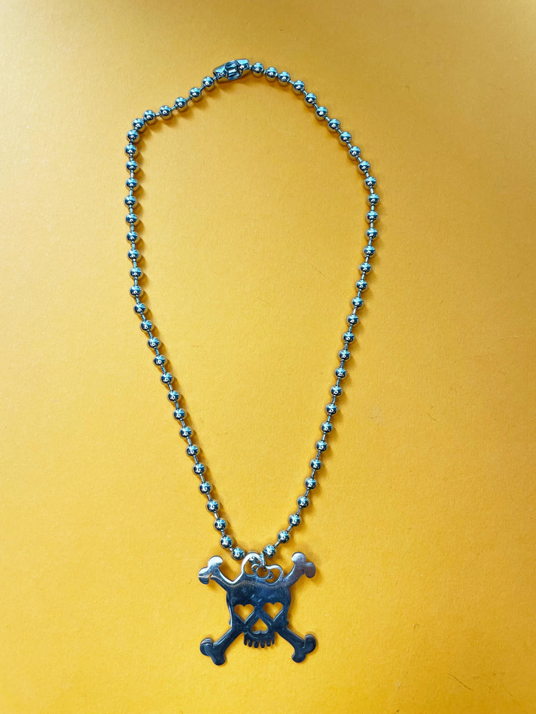 GIRLY SKULL NECKLACE