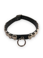 BLACK CHOKER WITH SKULL STUDS AND MIDDLE RING