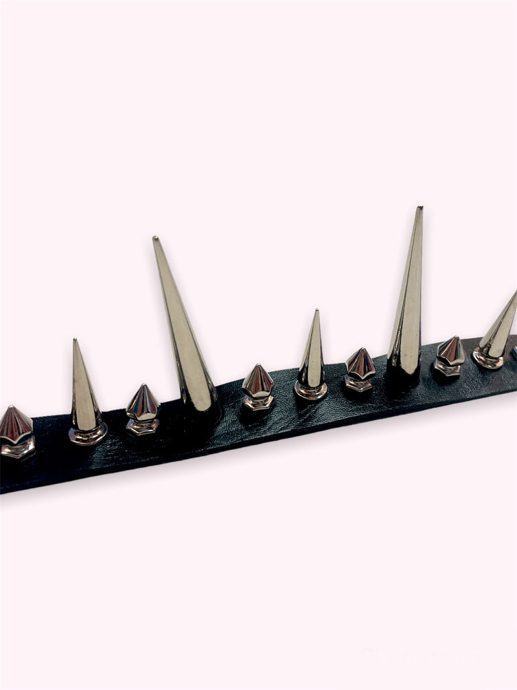 
            
                Load image into Gallery viewer, EXIT CHOKER DIFFERENT SPIKES BLACK
            
        