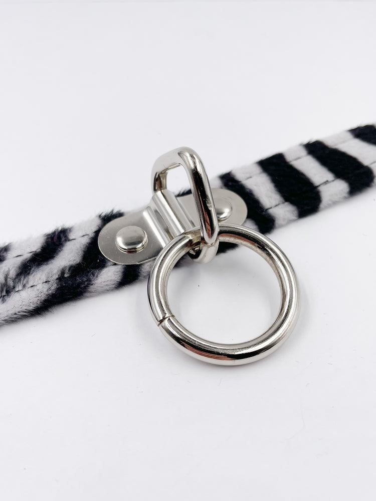 FUNK PLUS ZEBRA RING CHOKER CK129