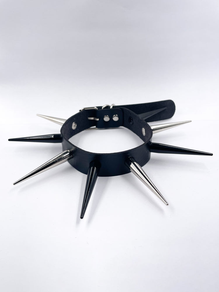 
            
                Load image into Gallery viewer, EXIT CHOKER LONG SILVER AND BLACK SPIKES
            
        