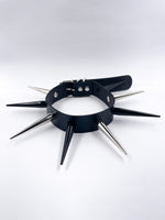 EXIT CHOKER LONG SILVER AND BLACK SPIKES
