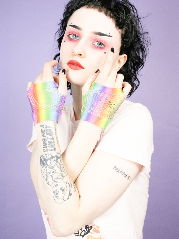 EXIT SHORT SIMPLE RAINBOW FISHNET GLOVES